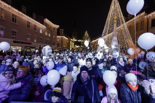 Tradicionalni prižig prazničnih luči na občinski praznik MOK