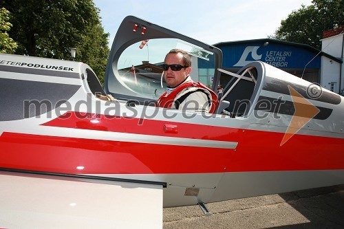 Peter Podlunšek, akrobatski pilot