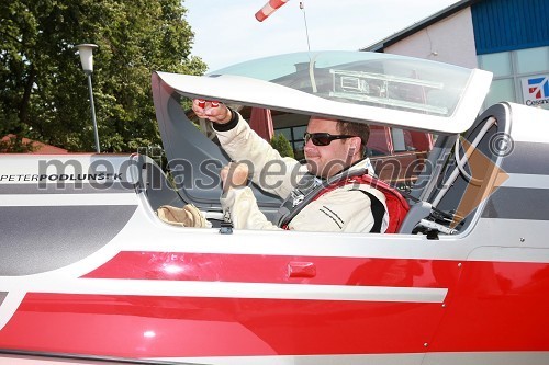 Peter Podlunšek, akrobatski pilot