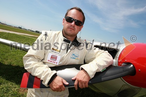 Peter Podlunšek, akrobatski pilot