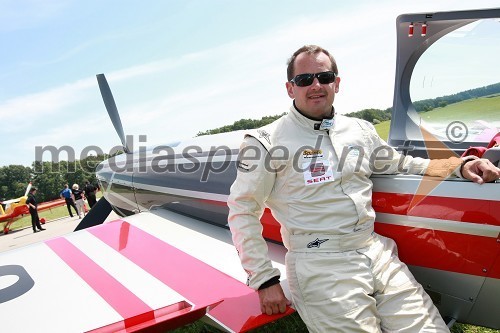 Peter Podlunšek, akrobatski pilot