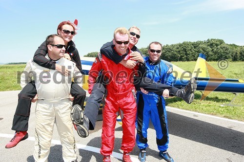 Peter Podlunšek, Kathel Boulanger, Sami Kontio, Martin Šonka in Adilson Kindleman, akrobatski piloti  	