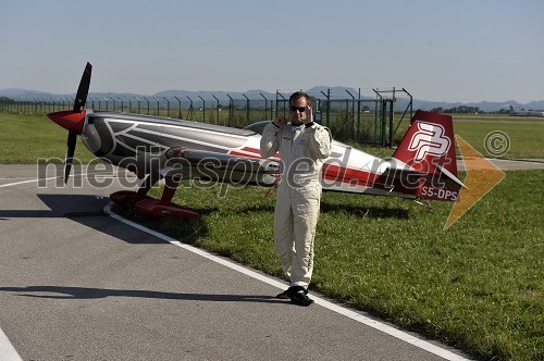 Peter Podlunšek, akrobatski pilot