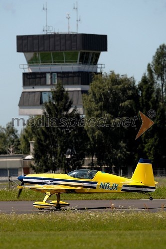 Adilson Kindleman, akrobatski pilot