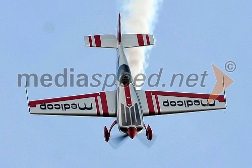 Peter Podlunšek, akrobatski pilot