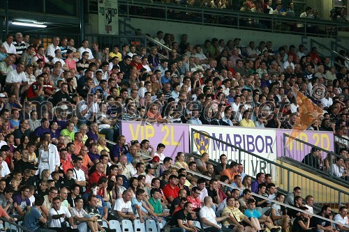 Tribuna na stadionu Ljudski vrt