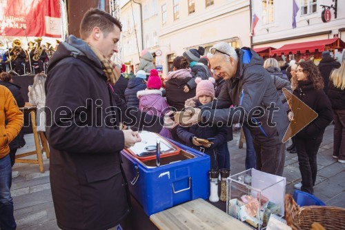 Dobrodelno kuhanje in bazar v Kranju