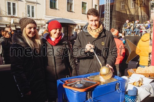 Dobrodelno kuhanje in bazar v Kranju