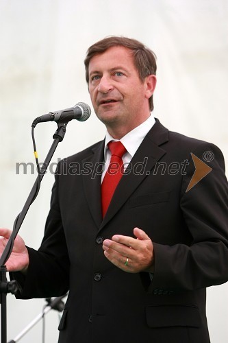 Karl Viktor Erjavec, minister za okolje in prostor