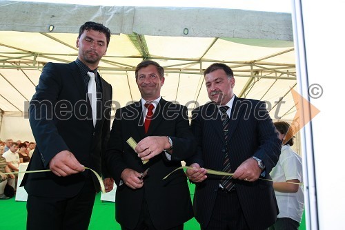 Branko Gjerkeš, lastnik bioplinske elektrarne Gjerkeš, Karl Viktor Erjavec, minister za okolje in prostor ter Marjan Kardinar, župan občine Dobrovnik