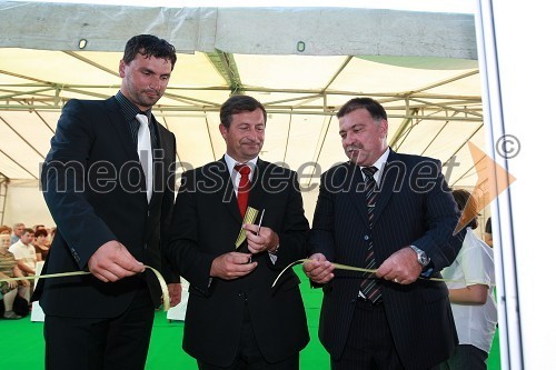 Branko Gjerkeš, lastnik bioplinske elektrarne Gjerkeš, Karl Viktor Erjavec, minister za okolje in prostor ter Marjan Kardinar, župan občine Dobrovnik