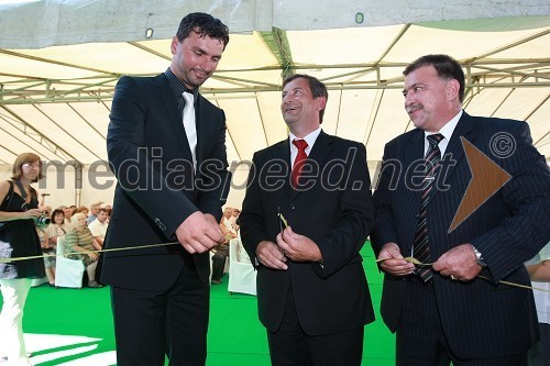 Branko Gjerkeš, lastnik bioplinske elektrarne Gjerkeš, Karl Viktor Erjavec, minister za okolje in prostor ter Marjan Kardinar, župan občine Dobrovnik