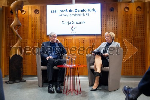 Iskrivo v živo: gost v skednju Škrabčeve domačije zasl. prof. dr. Danilo Türk