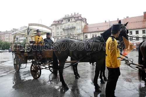 Poštni voz v Mariboru