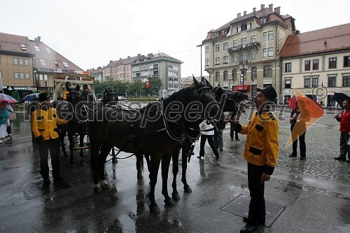 Poštni voz v Mariboru