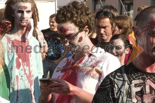 Zombie walk na Grossmannovem festivalu