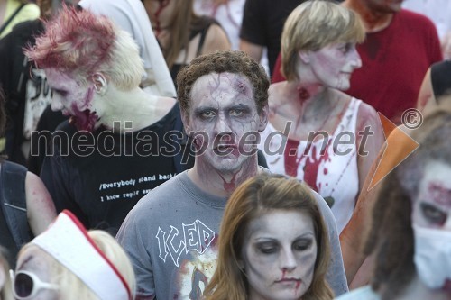 Zombie walk na Grossmannovem festivalu