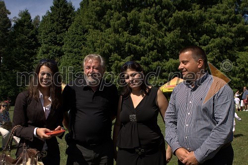 Dr. Slađana Mihajlović, članica uprave ustanove Rdeča žoga, Anton Tone Smolnikar, župan občine Kamnik, Barbara Novak, organizatorica dogodka in Joc Pečečnik, predsednik ustanove Rdeča žoga, lastnik podjetja Elektronček in predsednik NK Interblock in