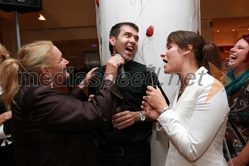 Elda Viler, pevka, Mario Galunič, TV voditelj in Ana Dežman, pevka