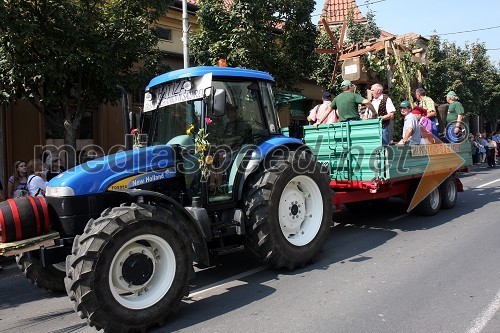 Lendavska trgatev 2009, povorka po Glavni ulici v Lendavi