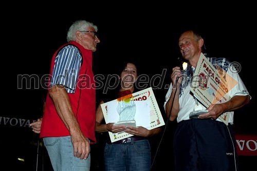 Peter Šefman, predsednik teniškega kluba Olimpija, Medeja Gec in Franc Bračič, dobitnika nagrade za osvojeno 2. mesto