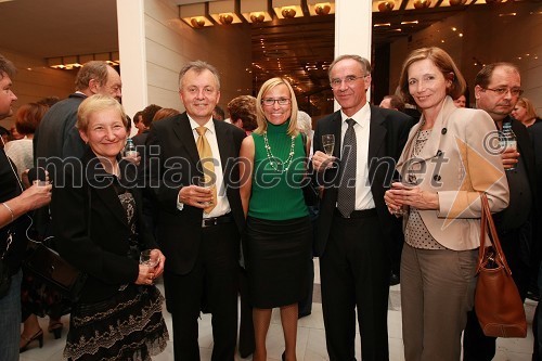 Anton Guzej, generalni direktor RTV Slovenija s soprogo,  	Cvetka Žirovnik, pomočnica generalnega direktorja RTV Slovenija za organizacijo, kadre in izobraževanje ter Janez Erjavec, direktor Pomurskega sejma in soproga Helena