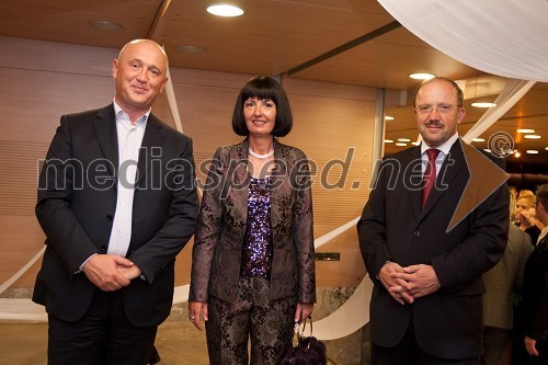 Matjaž Gantar, direktor KD Group, Vera Dolinar, namestnica direktorja KD Group in Aljoša Tomaž, vodja KD Group