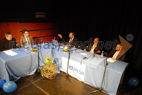 Danilo Krapec, RRA Mura, Matjaž Horvat, moderator okrogle mize, dr. József Györkös, državni sekretar na Ministrstvu za visoko šolstvo, znanost, in tehnologijo, dr. Matej Gomboši, Eles in Boris Hakl, direktor Hakl IT