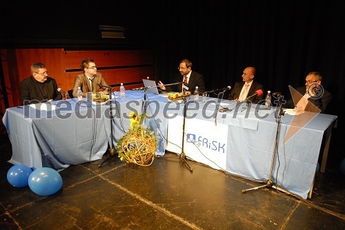 Danilo Krapec, RRA Mura, Matjaž Horvat, moderator okrogle mize, dr. József Györkös, državni sekretar na Ministrstvu za visoko šolstvo, znanost, in tehnologijo, dr. Matej Gomboši, Eles in Boris Hakl, direktor Hakl IT