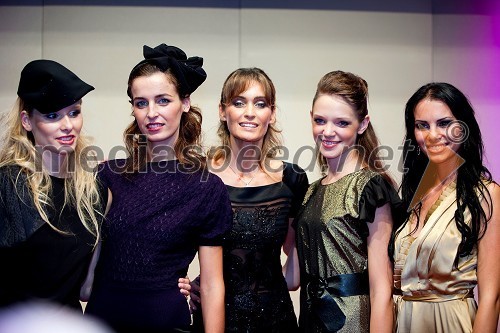 Sabina Rajh, superfinalistka in zmagovalka Bernie Models 2009, Tamara Kos, superfinalistka in obraz Bernie Models 2009, Bernarda Marovt, organizatorka in nekdanja manekenka, ... in Mirela Korač, Miss Universe 2009