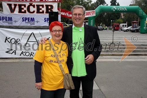 Zdenka Križanič, podpredsednica zduženja Koraki za korakce in Milan Razdevšek, direktor Zavoda za turizem Maribor