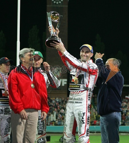 Tomasz Gollob (Poljska) s pokalom