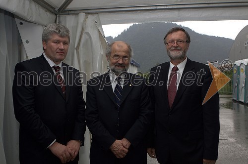 Prof. dr. Marko Ferjan, dekan Fakultete za organizacijske vede Univerze v Mariboru, prof. dr. Erwin Neher, prejemnik naziva častnega doktorja UM in  prof. dr. Ivan Rozman, rektor Univerze v Mariboru