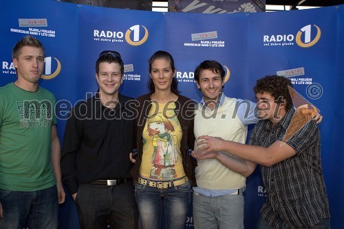 Denis Avdič, moderator Radia 1, Boštjan Romih, TV ter radijski voditelj, Ivjana Banič, moderatorka Radia 1, Gregor Bolčina, moderator Radia 1 in Luka Bregar, moderator Radia 1