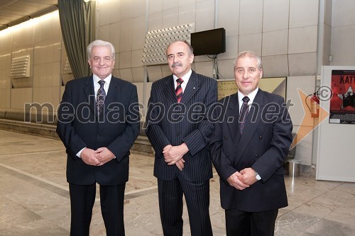 Franc Košir, predsednik Rdečega križa Slovenije, Janez Pezelj, generalni sekretar Rdečega križa Slovenije in Marjan Pečan, krvodajalec