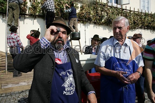 Alojz Jenuš - Slavek, outar in brač iz Malečnika ter mag. Tone Zafošnik, mestni viničar