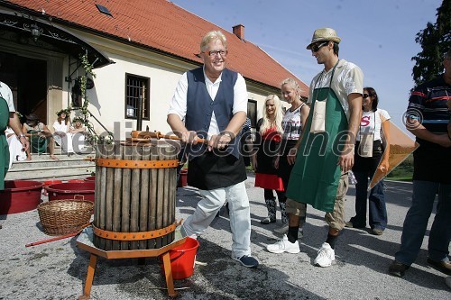 Vinko Šimek, humorist in Dragan Sadžak, maneken ter TV voditelj ter