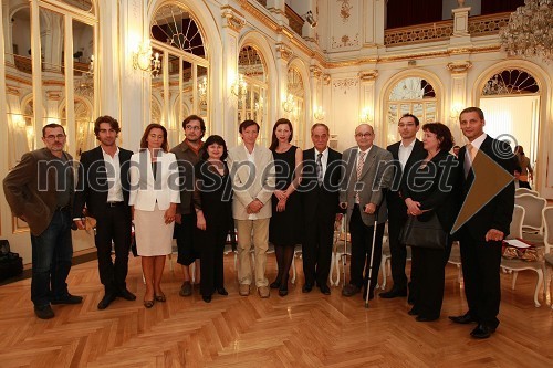 Darko Štandeker, član Sveta SNG Maribor, Edward Clug, baletnik, koreograf in vodja baleta SNG Maribor, Suzana Žilič Fišer, predavateljica na študijski smeri Medijske komunikacije na FERI Univerze v Mariboru, Primož Vitez, prevajalec in dramaturg, Irena Varga, igralka, Vili Ravnjak, umetniški vodja Drame SNG Maribor, Nataša Matjašec Rošker, igralka, Rudi Moge, nekdanji poslanec DZ, Vlado Novak, igralec, Tadej Toš, igralec, Biserka Močnik, članica Sveta SNG Maribor ter Danilo Rošker, direktor SNG Maribor