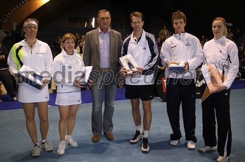 Tina Križan, Mima Jaušovec, kapetanka slovenske ženske teniške reprezentance, Edo Oven, predstavnik BTC, Stefan Edberg, Blaž Kavčič in Maja Matevžič