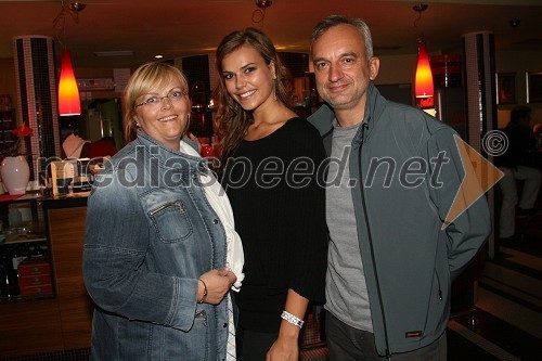 Tina Petelin, Miss Slovenije 2009, njena mama Melita in oče Igor