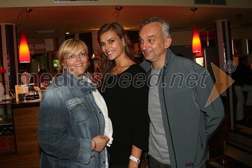 Tina Petelin, Miss Slovenije 2009, njena mama Melita in oče Igor