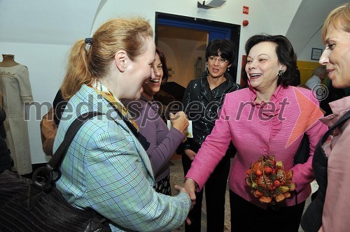 Dr. Marta Frelih, scenaristka in režiserka filma o Almi Karlin in Barbara Miklič Türk, soproga dr. Danila Türka, predsednika Republike Slovenije