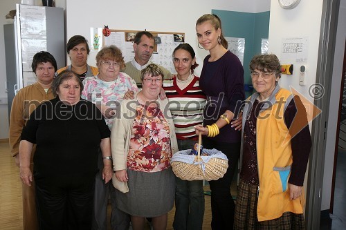 Tina Petelin, Miss Slovenije 2009, na obisku v Varstveno delovnem centru (VDC) Polž Maribor