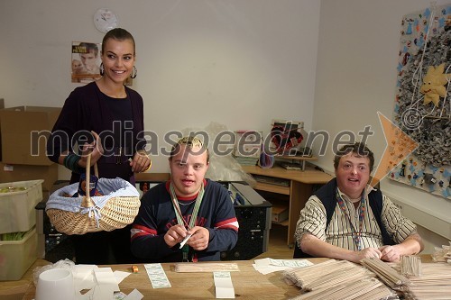 Tina Petelin, Miss Slovenije 2009, na obisku v Varstveno delovnem centru (VDC) Polž Maribor