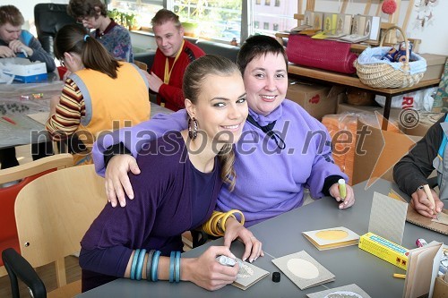 Tina Petelin, Miss Slovenije 2009, na obisku v Varstveno delovnem centru (VDC) Polž Maribor