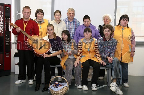 Tina Petelin, Miss Slovenije 2009, na obisku v Varstveno delovnem centru (VDC) Polž Maribor