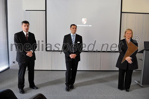 Jernej Dragoš, vodja znamke Porsche pri podjetju Porsche Slovenija d.o.o., dr. Michael Steiner, direktor Porsche Panamera in Sabrina Pečelin, vodja službe za odnose z javnostmi pri Porsche Slovenija d.o.o.