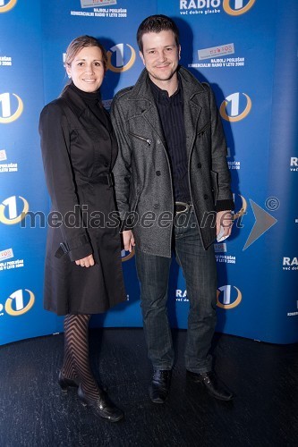 	Boštjan Romih, televizijski voditelj in moderator Radia 1, z ženo Laro