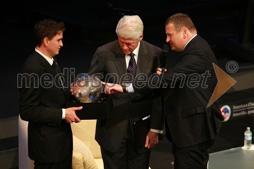 Zoran G. Grbić, vodja Diners Club Exclusive, Bill Clinton, 42. predsednik Združenih držav Amerike in Tomaž F. Lovše, direktor Diners Club