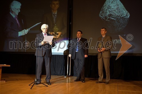 Prof. dr. Janez Prašnikar, Ekonomska fakulteta Univerze v Ljubljani, Peter Frankl, direktor in odgovorni urednik časnika Finance ter nagrajenec Sandi Češko, predsednik in solastnik poslovnega sistema Studio Moderna